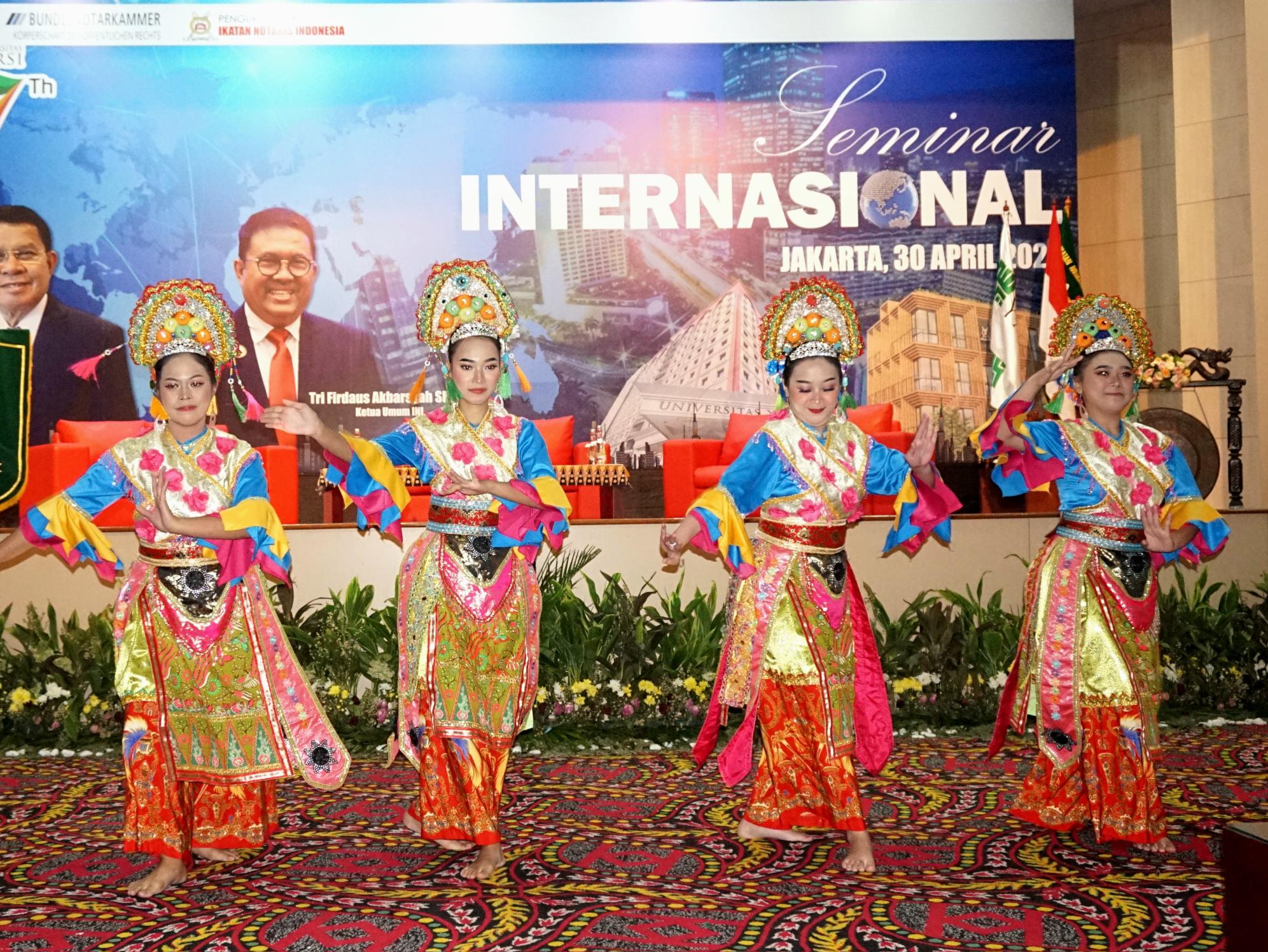 Tari Adat Betawi Palang Pintu dalam acara Seminar dan FGD Notaris