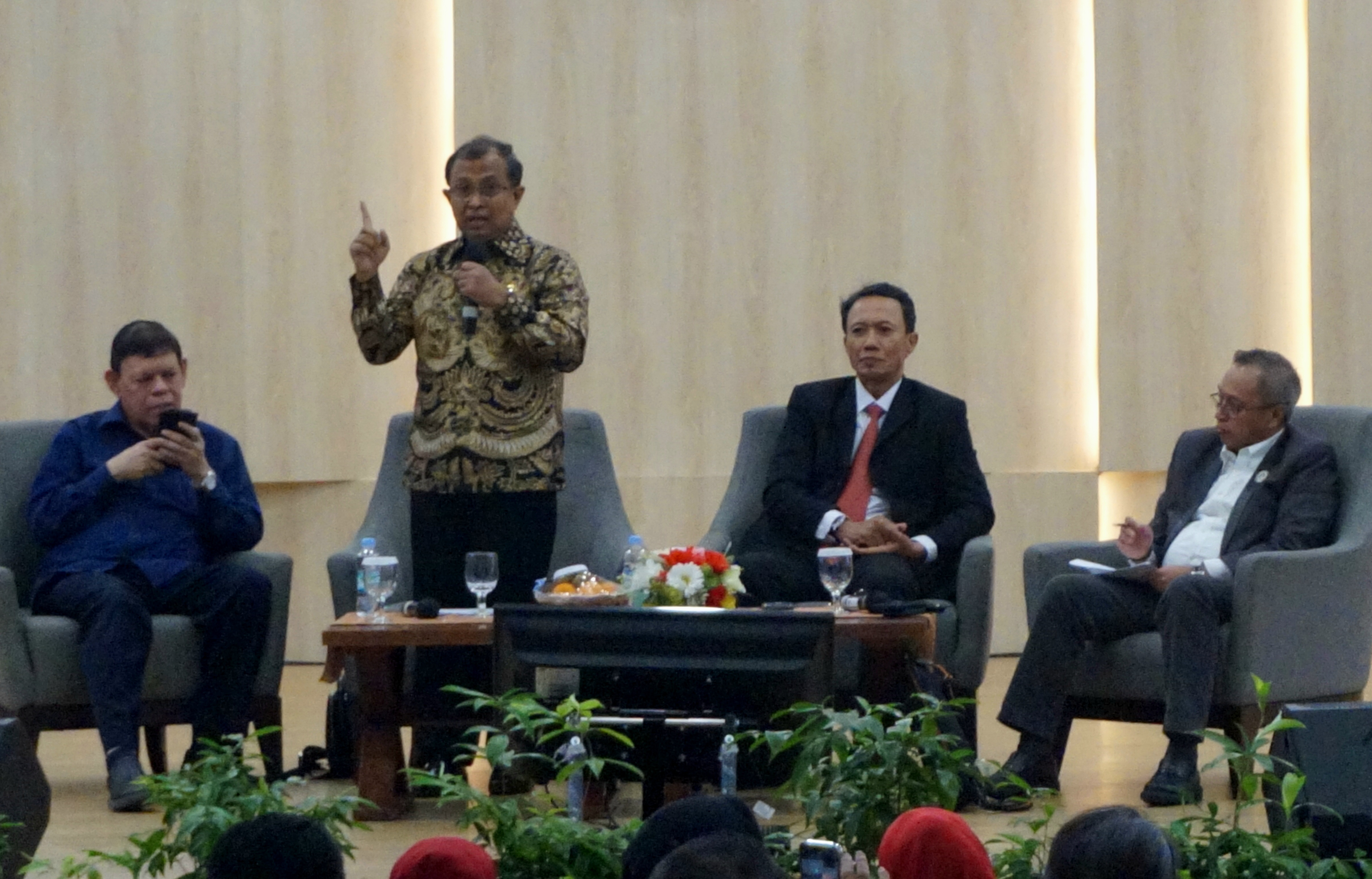 Narasumber Seminar internasional PP INI, UPH dan Notaris Perancis. 