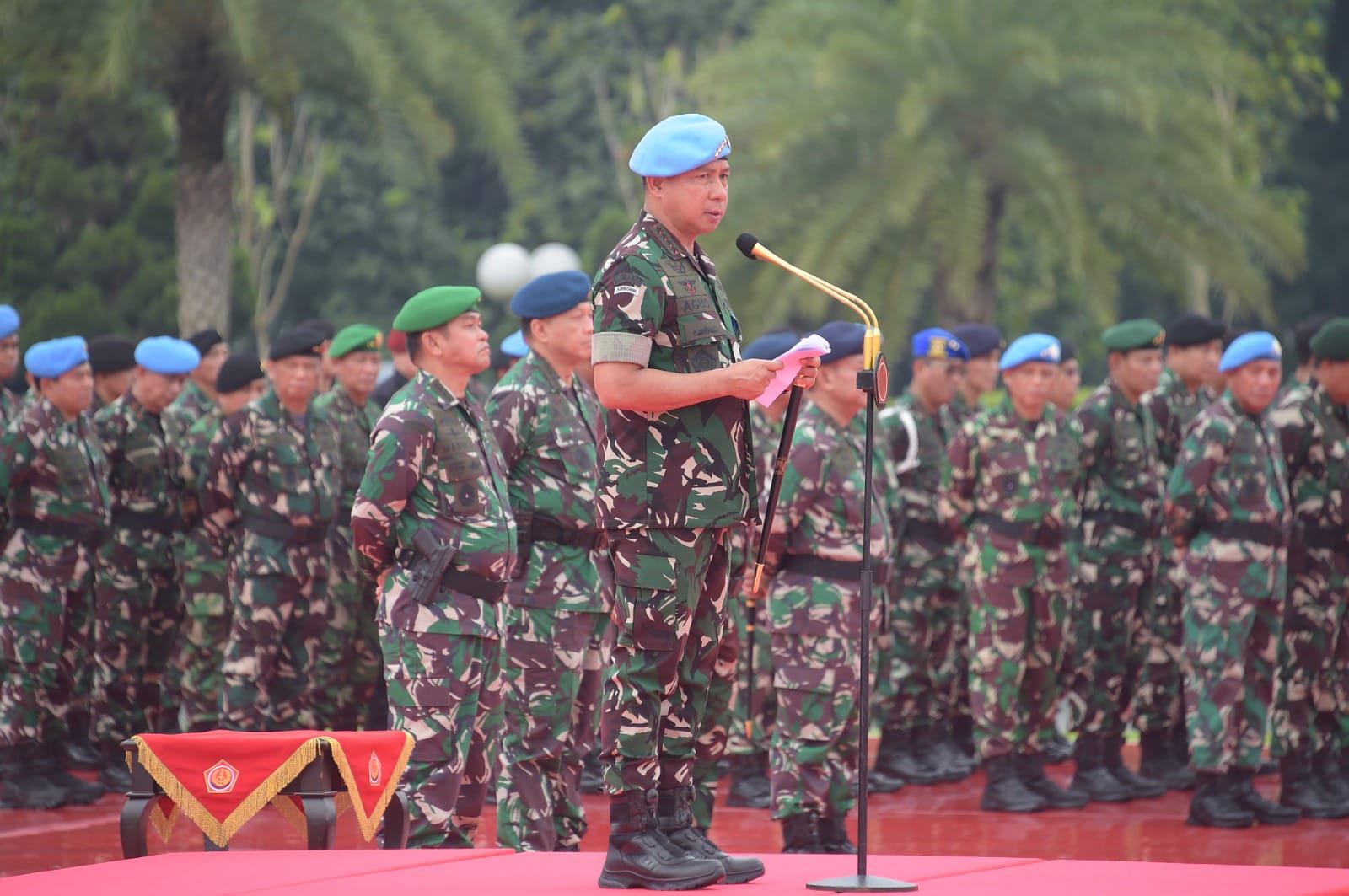 Panglima TNI Jenderal TNI Agus Subiyanto saat menjadi Inspektur Upacara Penyambutan Satgas Kontingen Garuda beserta Milstaff Seceast UNIFIL TA 2023.