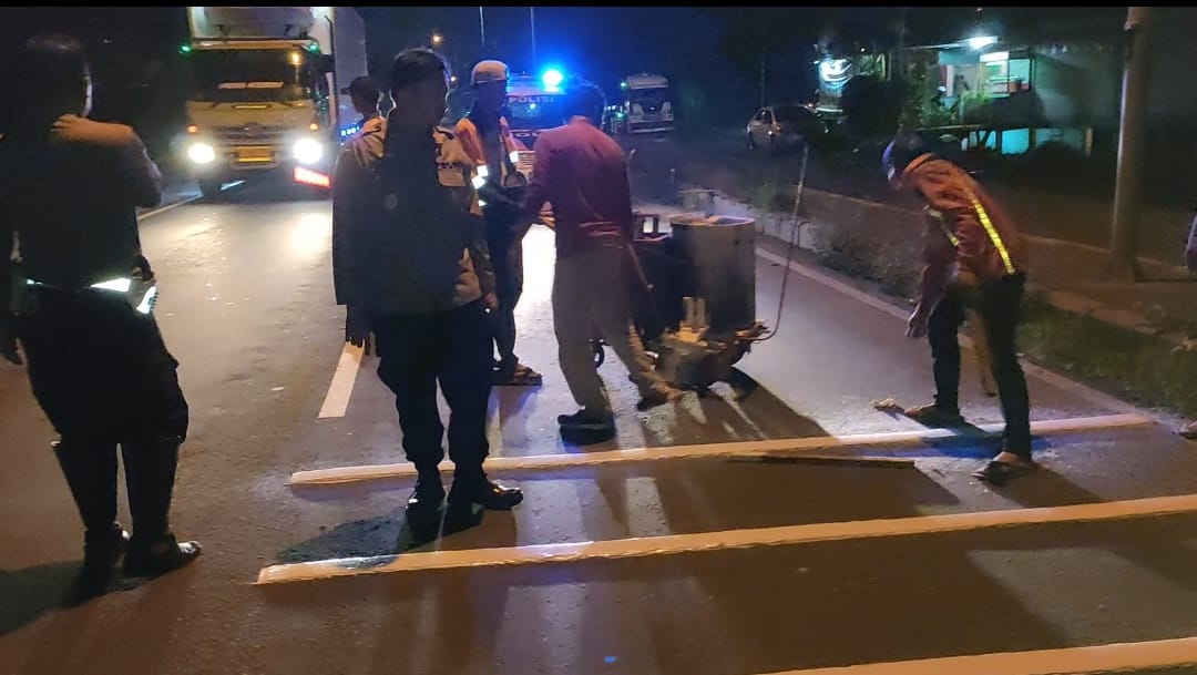 Pembuatan 9 Speed Trap yang dilakukan Polsek Porong-Sidoarjo di 3 Titik dikawasan Porong.