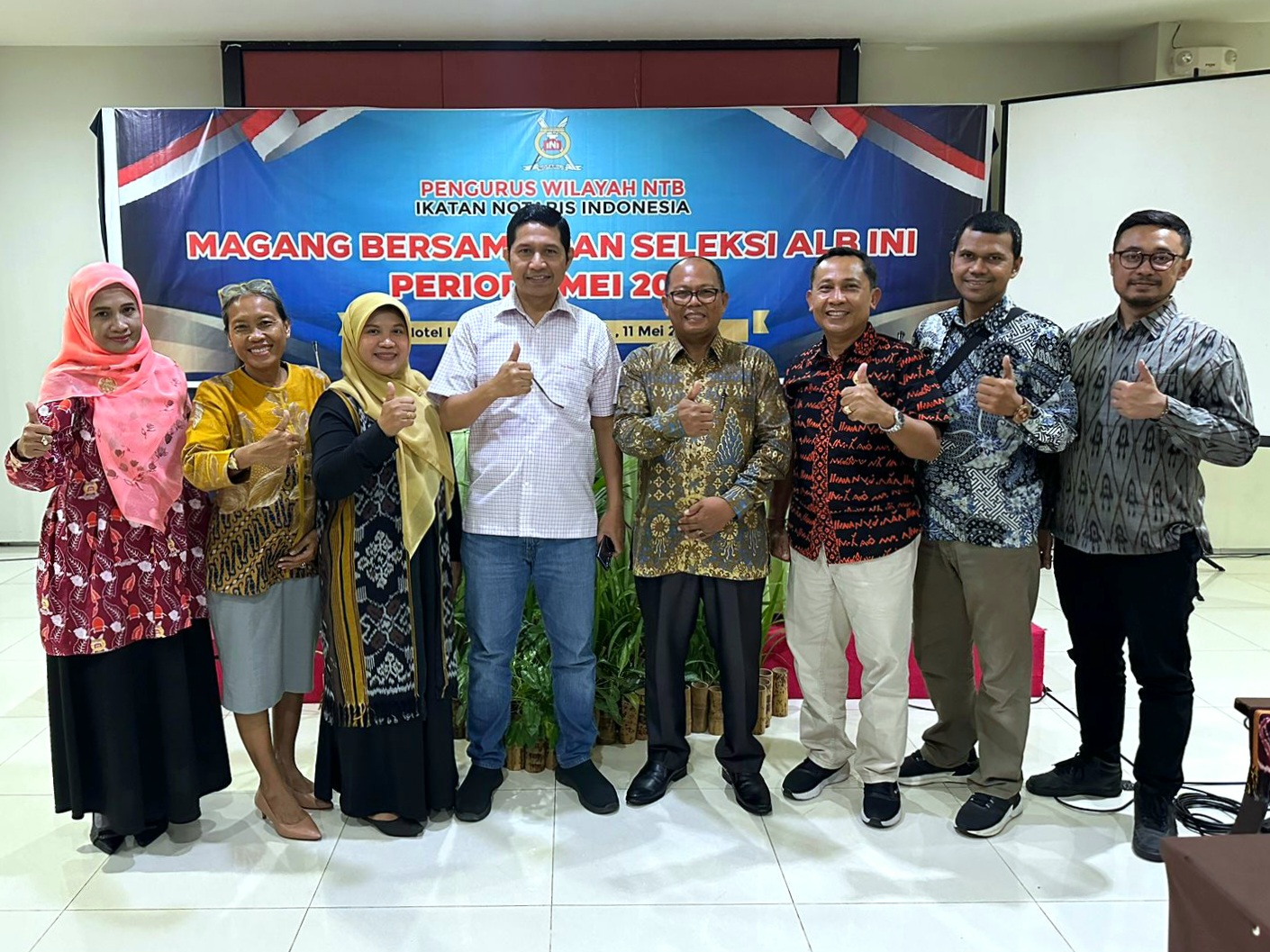 Dra. Anjarini Kencahyati, S.H., M.Kn (kedua dari kiri) Bersama Panitia Seleksi ALB INI dan Maber Pengwil Lombok INI.