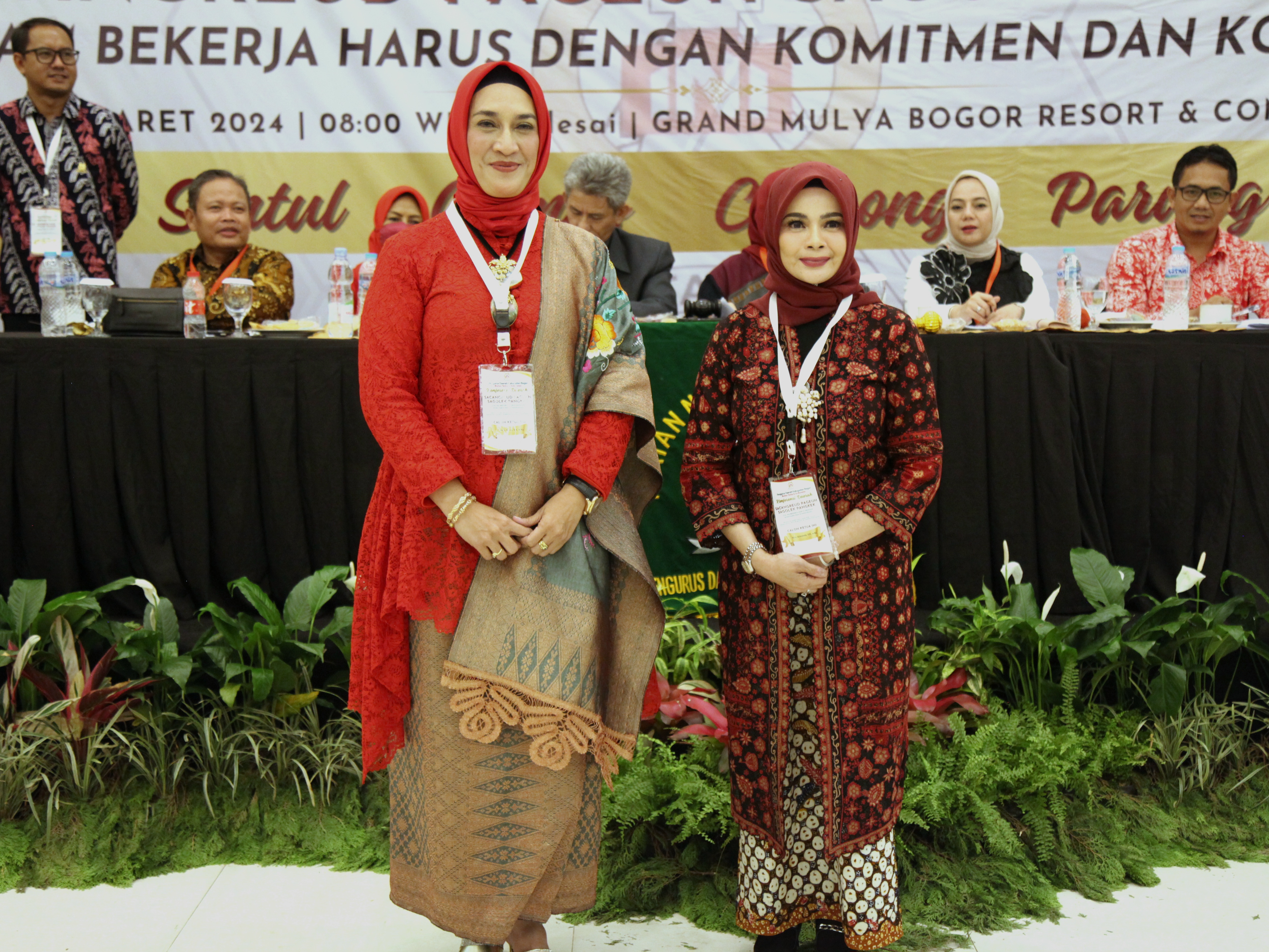 Cynthia Kania, S.H., M.Kn (kiri) dan Rina Ariesandy, S.H., M.Kn (kanan)