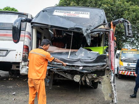 Kondisi Bus Primajasa akibat kecelakaan di Tol Japek KM 58